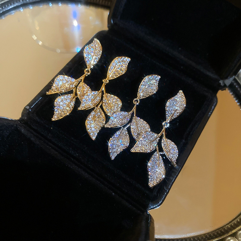 Women Bags Trend 2025 - Zirkon Blatt Quaste Ohrringe für Frauen